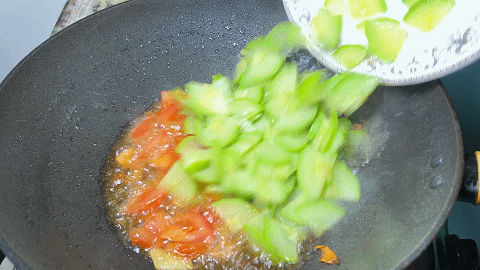 爆炒青番茄的做法,清炒青番茄怎么炒好吃(11)