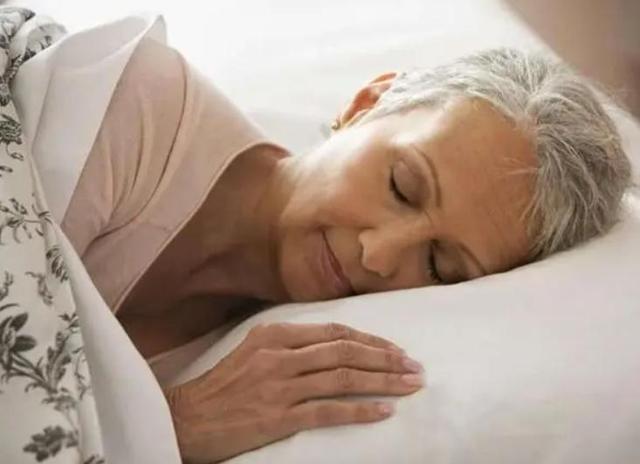 60岁以上晚上几点睡觉最好,过了60岁晚上几点入睡为最佳(2)