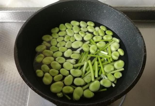 蚕豆怎么炒家常做法,蚕豆怎样炒了才好吃(2)