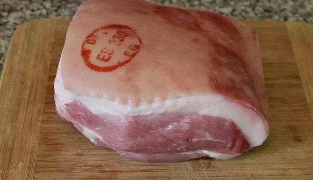 正常猪肉盖章图片,盖什么章的猪肉最好(4)