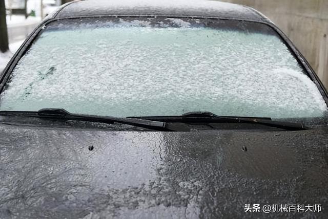 车玻璃水冻住解冻妙招,汽车玻璃水冻着了如何快速解冻(2)