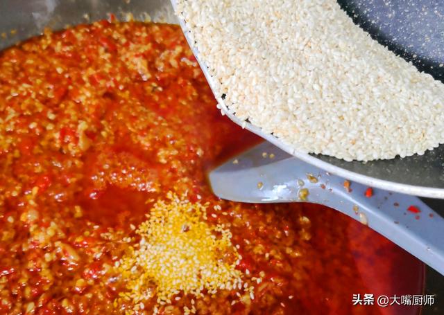 怎么做辣椒酱好吃不坏,辣椒酱怎么做才能好吃不坏(7)