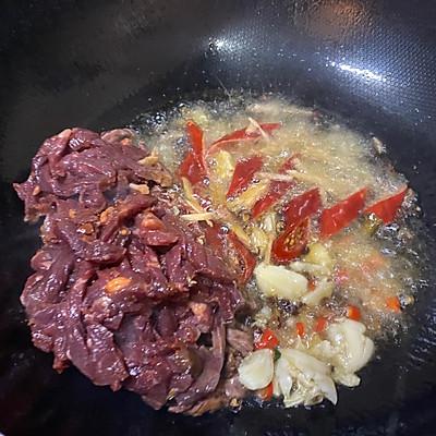 香芹凉拌牛肉的做法,香芹蒜牛肉正宗做法(3)