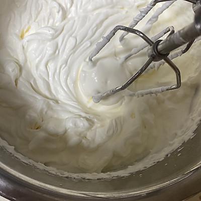 蛋糕上面的奶油怎么做,没有转盘怎样抹平奶油(4)