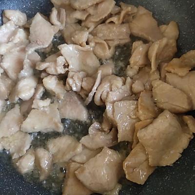 芹菜炒里脊肉家常做法,鸡里脊肉炒芹菜的做法(3)