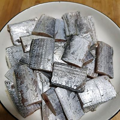 糖醋酥骨带鱼的做法,五香酥骨带鱼的正宗做法(4)