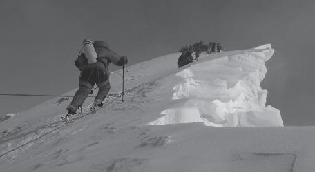 攀登者登珠峰的照片,攀登者是真的在珠穆朗玛峰拍的吗(3)