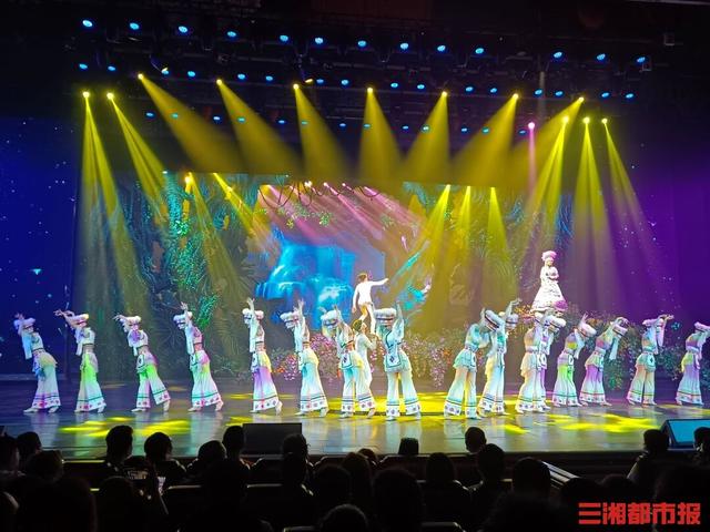 张家界民俗风情演唱,张家界大型民俗歌舞晚会(2)