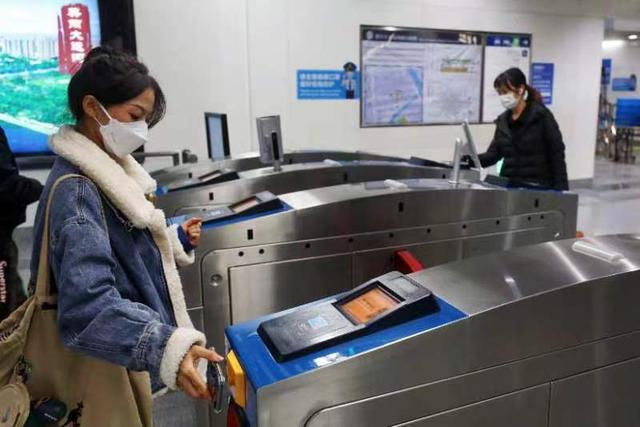 北京60岁以上老人坐地铁规定,北京外地老人65以上坐地铁免费吗(1)