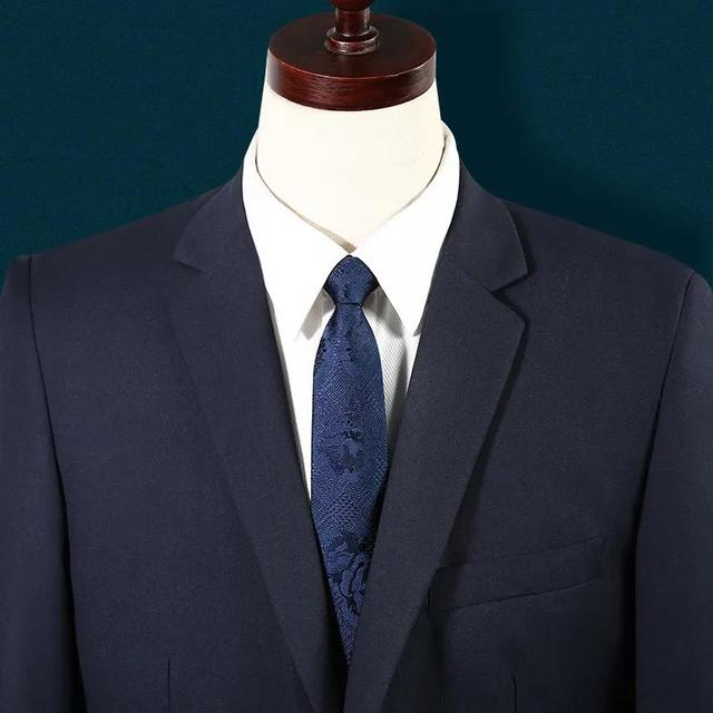 深蓝色西服配什么领带,深蓝色西服搭配什么颜色的领带好(4)