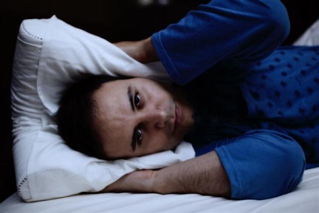 中年男人晚上睡几个小时正常,50岁男人每天睡几小时最好(2)