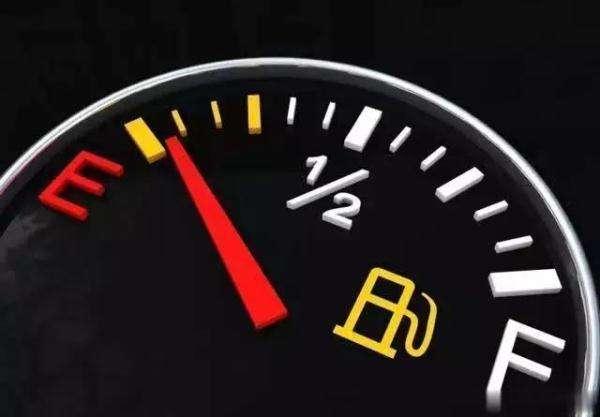 一般油箱红了还能开多少公里,油箱亮灯了一般还能开多少公里(1)
