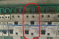 漏电保护器和空气开关怎么区分（空气开关和漏电保护器的区别）