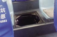 公交车地板为何有一个洞（公交车底板中间为何有一个洞）