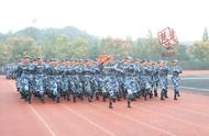 国庆节大阅兵下雨怎么办（当阅兵仪式时下雨怎么办）