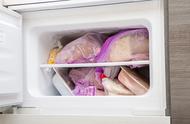 肉在冰箱冷冻最多能放多久（冷冻二年多的肉能吃吗）