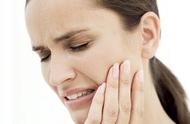 牙肉肿痛发炎可以吃生鸡蛋吗（牙肉肿痛生脓包能吃生冷水果吗）