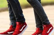 女人穿红鞋不吉利（女人梦见自己穿红鞋有什么预兆）