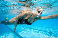 自由泳移臂正确入水方法（自由泳移臂入水细节）