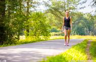 快走和跑步哪种更适宜人类健康（快走和慢跑哪个更健康）