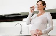 孕妇能吃百香果泡蜂蜜水喝吗（怀孕初期能喝蜂蜜百香果吗）
