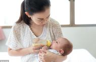 婴儿吃奶量忽然减少（婴儿吃奶后老是打嗝是什么原因）