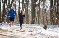 冬天适合跑步锻炼身体吗（大冬天跑步对身体好吗）