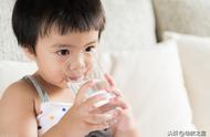 培养孩子在幼儿园喝水的方法（幼儿在幼儿园喝水指导技巧）
