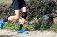 经常跑步有必要戴护膝吗（冬天跑步戴护膝的好处与危害）