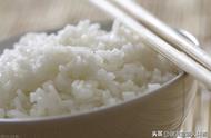 大米饭开水泡着吃有什么好处（大米泡一夜再蒸米饭可以吃吗）