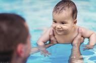 婴儿游泳对婴儿有什么好处（三个月婴儿游泳有什么好处）