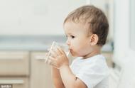 小孩长期不喝水怎么补救（小孩长期不喝水只喝饮料）