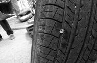 轮胎侧壁刮破一个胎能不能换备胎（轮胎侧壁划伤一块需要更换车胎吗）