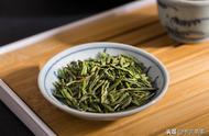 绿茶使用了哪些香精和香料（绿茶加什么香精最好）