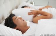女人睡觉打呼噜是什么原因（女人打呼噜是什么兆头）