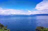 泸沽湖和洱海哪个好玩（女生泸沽湖拍照姿势）