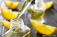 柠檬精油的功效与作用（50至60岁女人用什么牌子精华液）