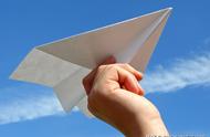 能飞很远的纸飞机怎么折（永远飞不掉的纸飞机）