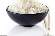 煮大米放多少盐（煮饭要放多少盐）