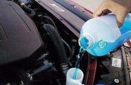 家用玻璃水可以稀释了放车里用吗（家用玻璃水可以放在汽车上吗）