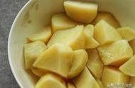 贵州正宗洋芋粑做法（贵州洋芋粑怎么做才成形）