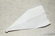 能飞9990米的纸飞机折法（飞500米的纸飞机折法慢动作）
