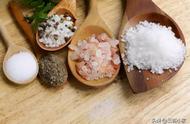 海水自然盐跟低钠食用盐的区别（中国目前吃的盐是海水盐还是矿盐）