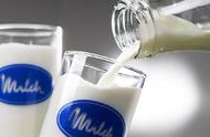 长期喝脱脂纯牛奶的好处和坏处（长期喝脱脂纯牛奶最佳时间）