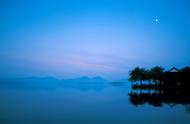 平湖秋月描写的是哪个地方的景色