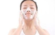用什么洗脸可以让皮肤越来越好（用什么东西洗脸可以使皮肤更好）