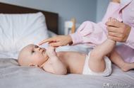 奶粉喂养的宝宝一天喝多少水合适?（纯奶粉宝宝每天要喝多少水）