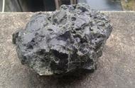 怎么鉴别铁矿石与陨石的区别在哪（各种铁矿石图片和陨石区别）