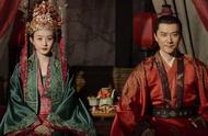 中式婚礼上穿红色有什么寓意（中式婚礼穿红色的还是绿色的）