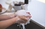 免洗洗手液可以代替常规洗手液吗（免洗洗手液真的能代替洗手吗）